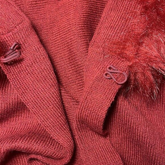 Knit wrap with faux fur collar - Picture 4 of 4